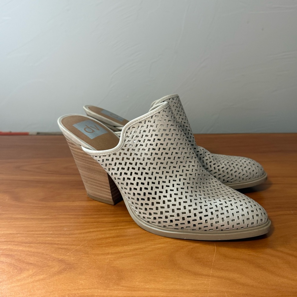 Dolce Vita Kenley Mule Beige Cream Perforated Suede Pointed Toe Heels Shoes 8.5 - Picture 4 of 9